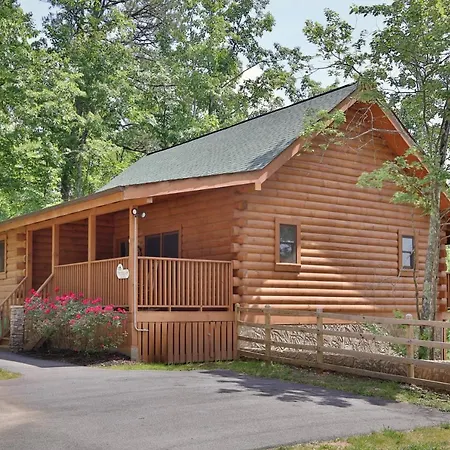Four Oaks Lodge